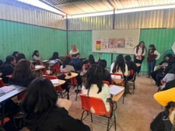 Gobierno de Guerrero conmemora Día Internacional de la Mujer Indígena con conferencias en preparatoria de Chilapa