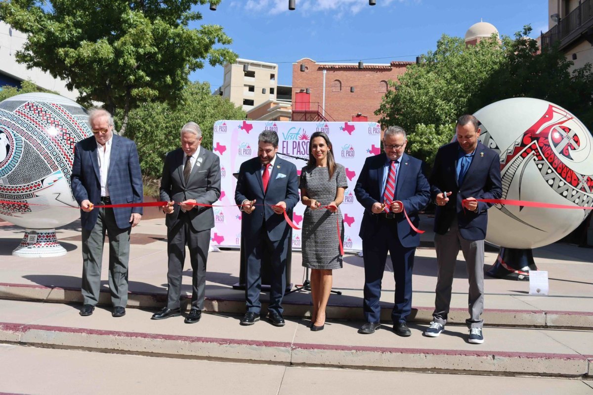 Gobierno de Chihuahua inaugura exhibición 'Esferas Monumentales de Mata Ortíz' en El Paso