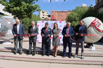 Gobierno de Chihuahua inaugura exhibición 'Esferas Monumentales de Mata Ortíz' en El Paso