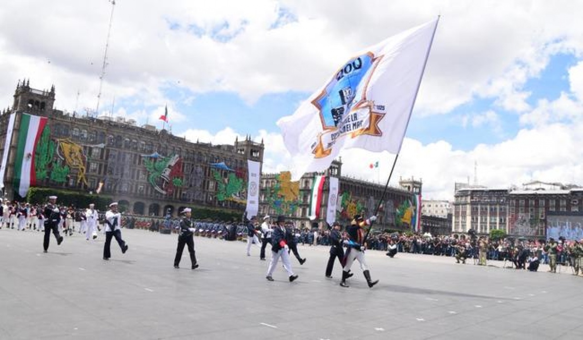 Armada de México participa en el desfile del 215 aniversario de la Independencia