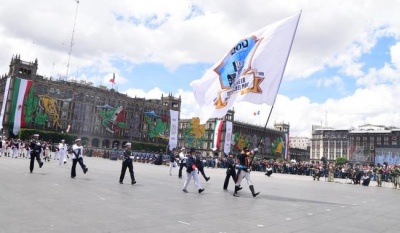Armada de México participa en el desfile del 215 aniversario de la Independencia