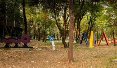 El MAM celebra 61 años con recorrido poético de Margarita León en el Jardín Escultórico
