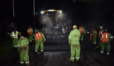 SICT realiza bacheo nocturno con trenes de repavimentación en el estado de México