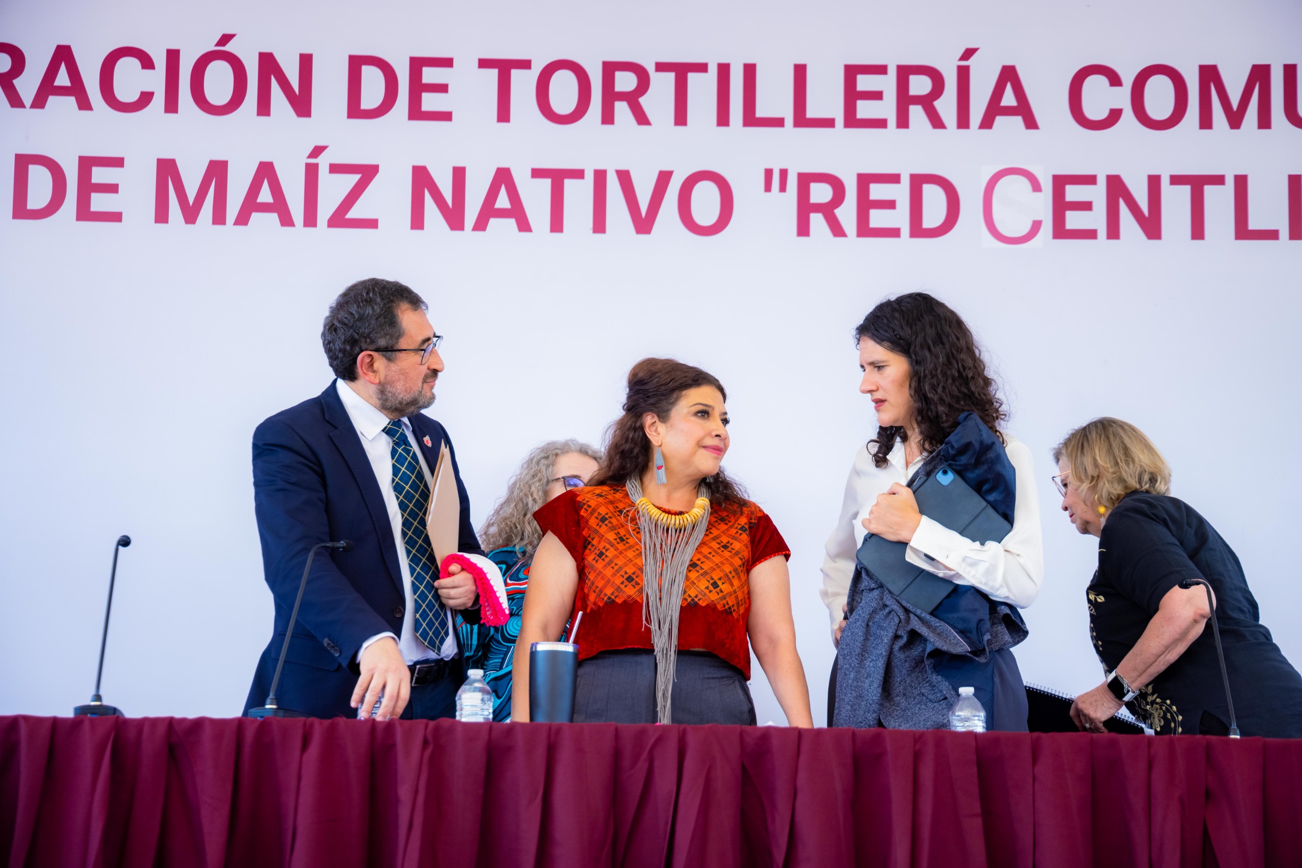 Clara Brugada garantiza reparación integral y apoyo a víctimas de explosión de pipa en Iztapalapa