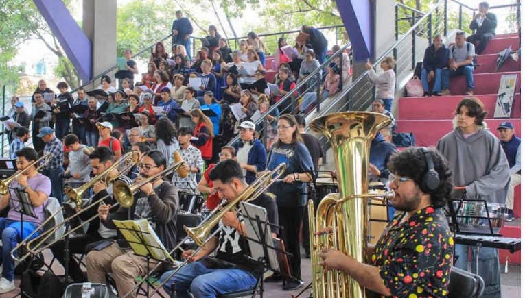 Orquesta Monumental Metropolitana reúne a 2,600 músicos en concierto gratuito en el Zócalo de CDMX