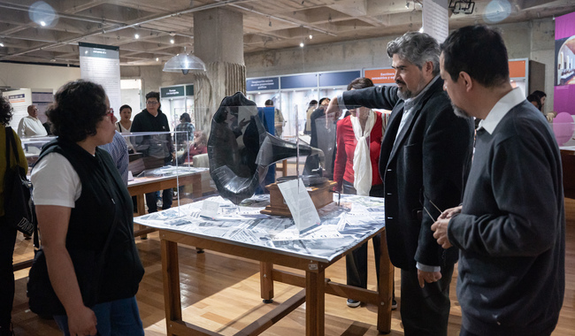 Exposición 'Entre leer y oír' invita a repensar la relación entre lectura y escucha en la UNAM