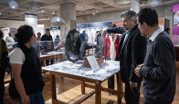 Exposición 'Entre leer y oír' invita a repensar la relación entre lectura y escucha en la UNAM