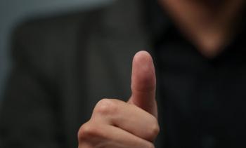La verdad sobre la 'prueba del pulgar': por qué no detecta problemas cardíacos