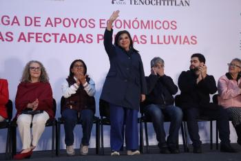 Clara Brugada entrega apoyos económicos a 2,547 familias afectadas por inundaciones en Iztapalapa