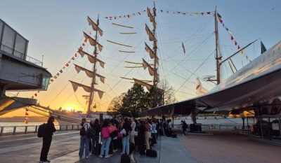 Cadetes de la Heroica Escuela Naval se embarcan en el Cuauhtémoc rumbo al Bicentenario de la Independencia en el Mar