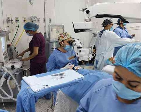 IMSS Puebla devuelve la vista a 83 pacientes con jornada de cirugía de catarata