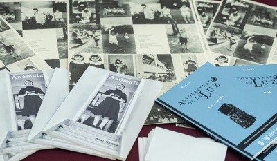 El Centro de la Imagen presenta los libros ‘Autorretrato de la luz’ y ‘Anómala’ de Azul Ramos, inspirados en la obra de Diane Arbus
