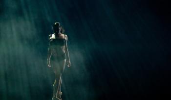Wayne McGregor presenta ‘Deepstaria’ en el 53 Festival Internacional Cervantino, una experiencia inmersiva entre oscuridad y movimiento