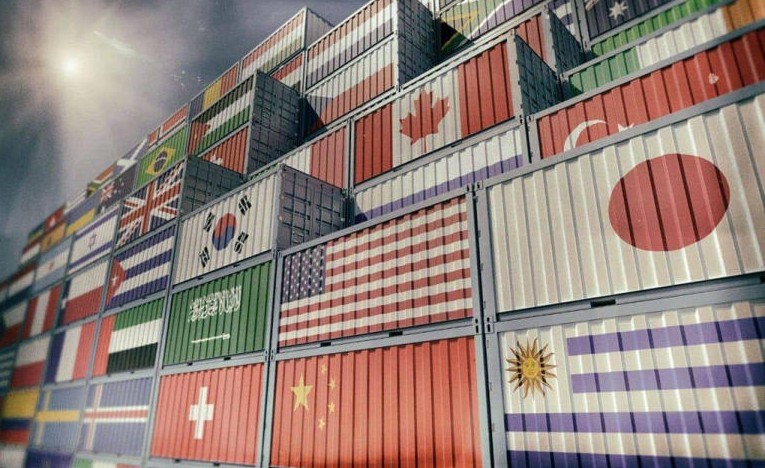 Importadores adelantan pedidos ante posible arancel de 100% de Estados Unidos a productos de China