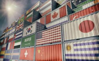 Importadores adelantan pedidos ante posible arancel de 100% de Estados Unidos a productos de China