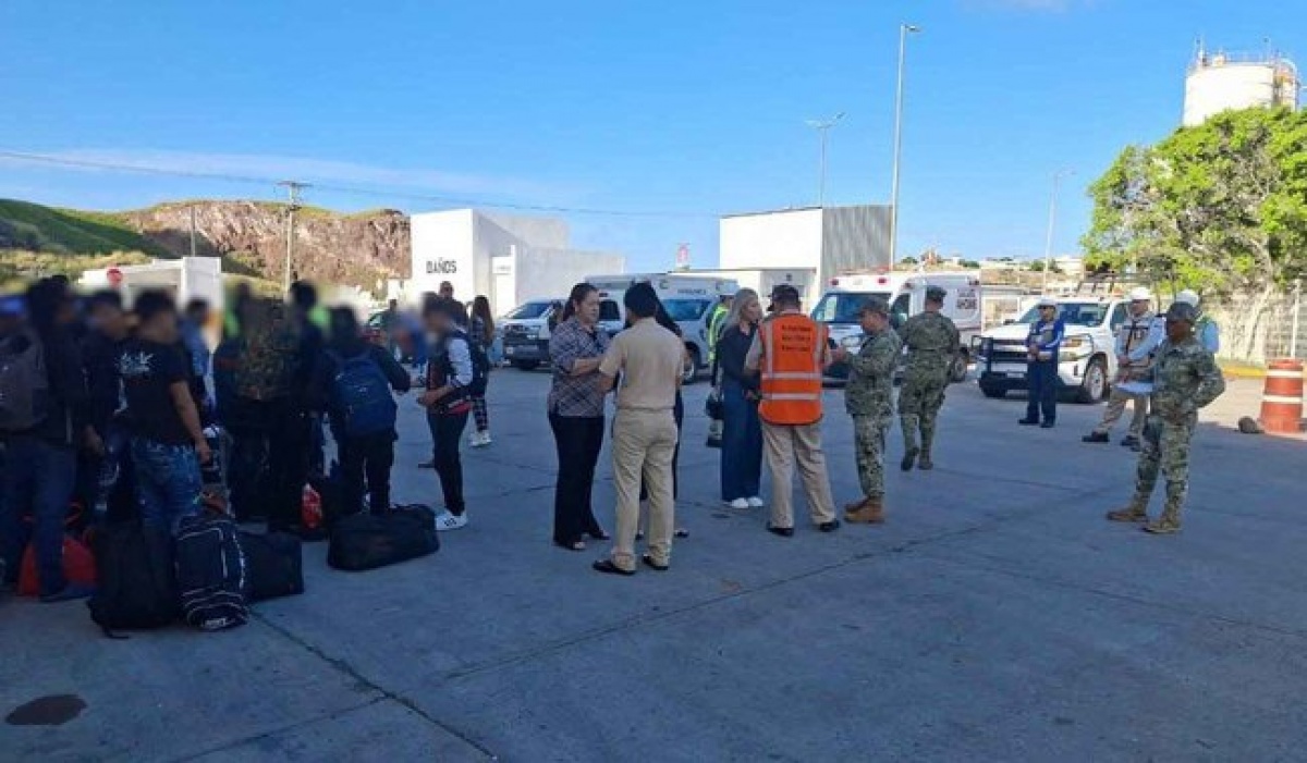 La Marina brinda apoyo humanitario a 28 personas en el puerto de La Paz y Topolobampo