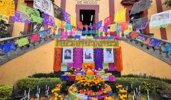 INEHRM dedica su ofrenda del Día de Muertos a tres mujeres que marcaron la historia de México