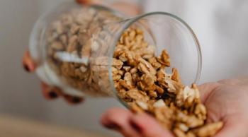 Comer un puñado diario de nueces favorece la salud cardiovascular y cognitiva