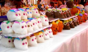 Calaveritas de azúcar: tradición mexicana que adorna altares y celebra el Día de Muertos