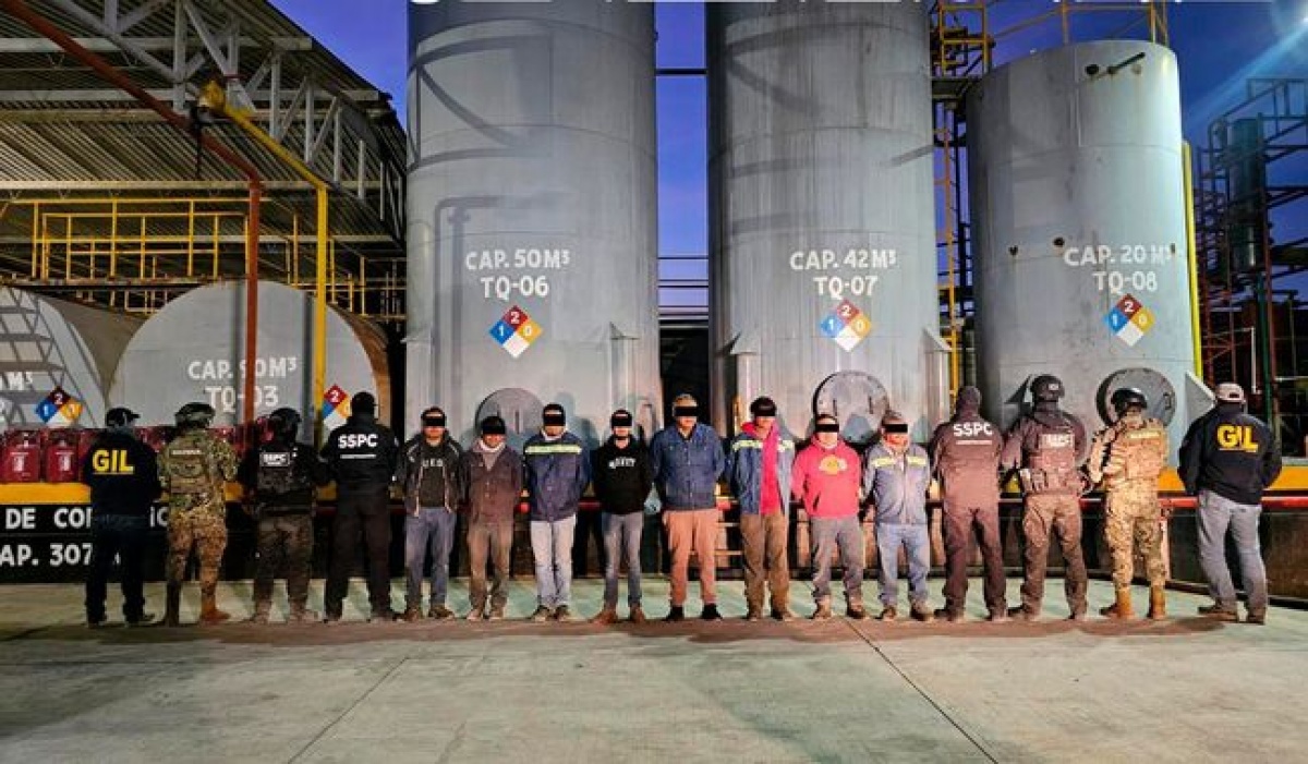 Marina y fuerzas federales aseguran 250 mil litros de combustible ilegal en Veracruz