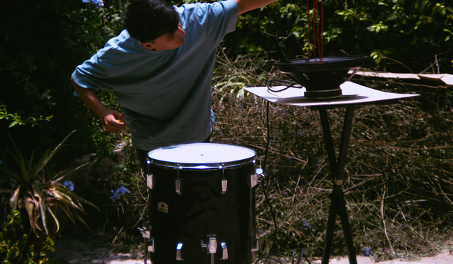 Ángel Florido presenta ‘Resonancias Híbridas’, un laboratorio de percusión experimental y teatro sonoro