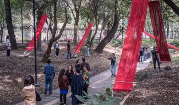 María Sosa rinde homenaje a las tejedoras con la instalación ‘Las ancestras que tejen, hablan y caminan’ en el MAM