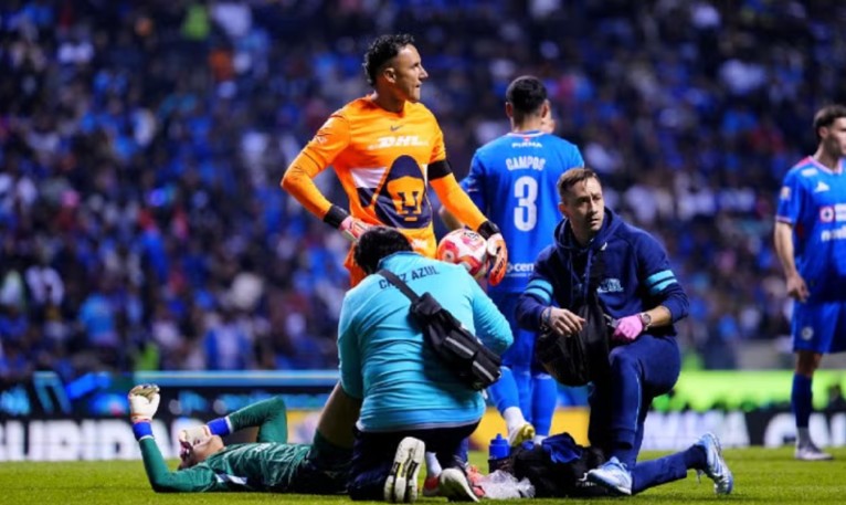 Kevin Mier sufre fractura de tibia y se pierde la Liguilla del Apertura 2025 con Cruz Azul