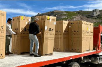 Gobierno de la Ciudad de México entrega más de mil 700 refrigeradores a familias afectadas por lluvias en Iztapalapa y Tláhuac