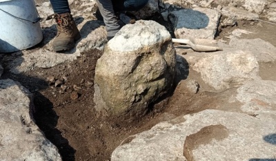 Descubren en Yucatán escultura preclásica que habría marcado acceso a recinto ceremonial del tren maya
