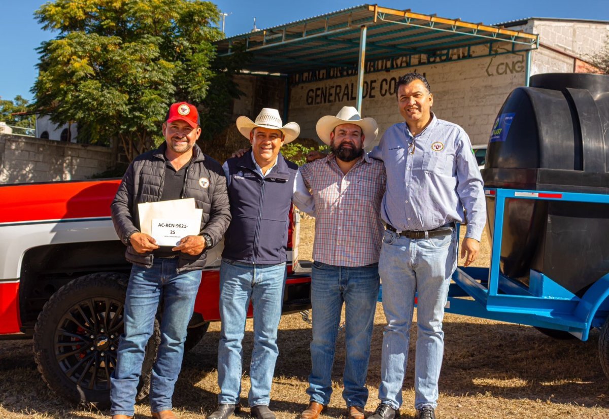 Entregan 28 remolques nodriza para abastecimiento de agua pecuaria durante estiaje en Querétaro