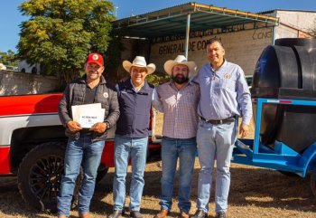 Entregan 28 remolques nodriza para abastecimiento de agua pecuaria durante estiaje en Querétaro