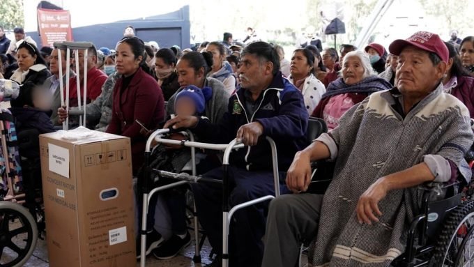 Gobierno del Estado de México entrega 881 apoyos funcionales a mexiquenses de 50 municipios