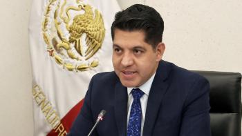 Senador denuncia intento de la oposición por apropiarse de marchas juveniles 