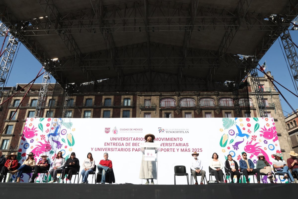 Gobierno capitalino entrega Becas de Transporte a 100 mil universitarios con inversión de 600 millones de pesos