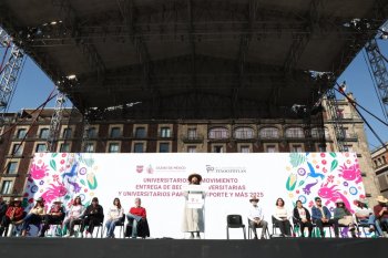 Gobierno capitalino entrega Becas de Transporte a 100 mil universitarios con inversión de 600 millones de pesos