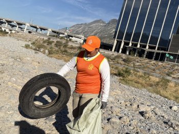 Recolectan 45.7 toneladas de residuos en jornada de limpieza del Río Santa Catarina
