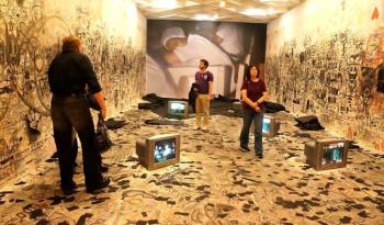 Espíritus en el pantano: la muestra interactiva de Oscar Murillo concluye el 23 de noviembre en el Museo Tamayo