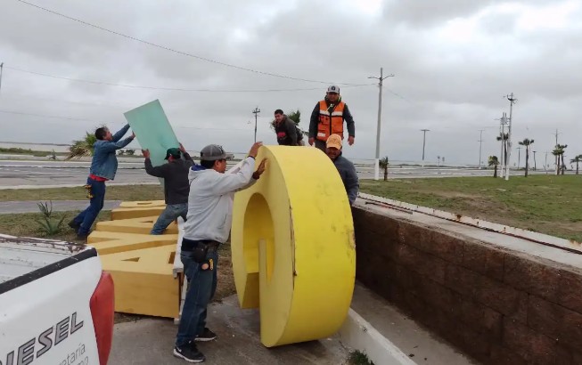 Retiran letreros en Playa Bagdad; México investiga incidente y refuerza cooperación con EE.UU.