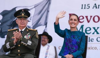 Sheinbaum encabeza desfile por 115 Aniversario de la Revolución Mexicana y defiende la Cuarta Transformación
