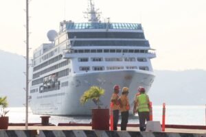 Arriba cuarto crucero de temporada MS Regatta a Acapulco con 492 pasajeros