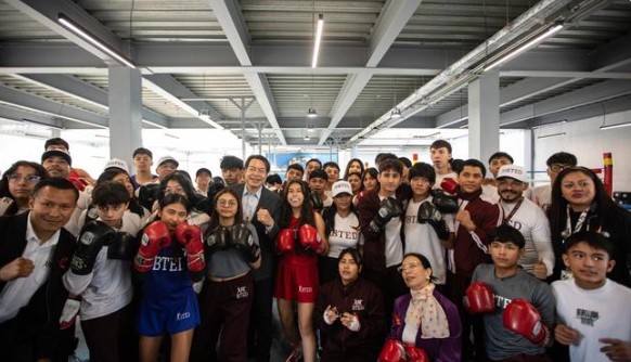 Encabeza Mario Delgado el maratón por la lectura contra la violencia hacia las mujeres