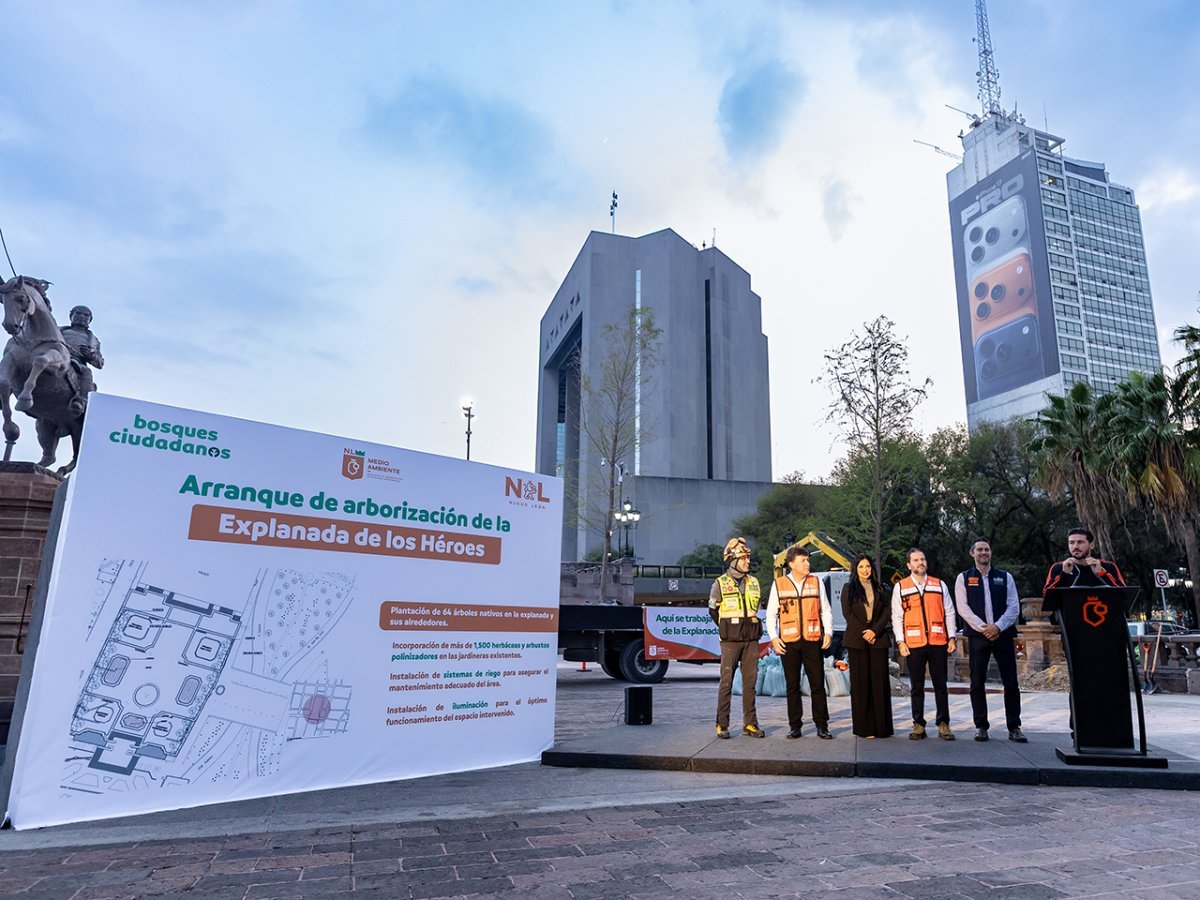 Nuevo León inicia histórica reforestación en Explanada de los Héroes con 64 árboles nativos