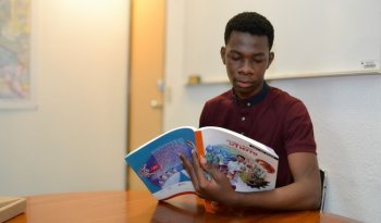 Más de 15 mil personas de grupos vulnerables concluyen educación básica con INEA en 2025