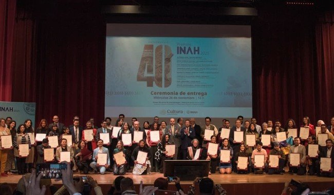 INAH entrega 58 Premios INAH con predominio femenino en ceremonia del 40 aniversario