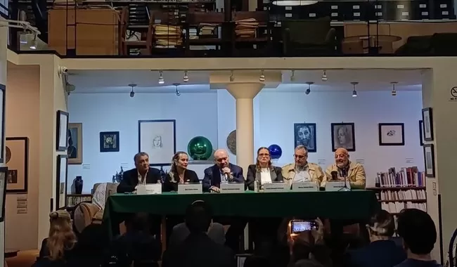 II Encuentro de Escritores del Mundo re&uacute;ne voces internacionales y reconoce a Beatriz Saavedra Gast&eacute;lum