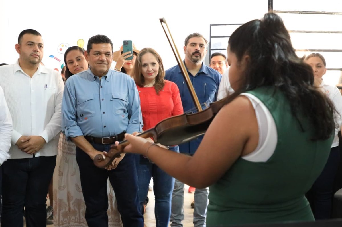 Gobernador May Rodríguez realiza visita sorpresa a escuelas y comunidades agrícolas en Jalapa