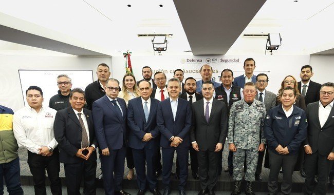 Gobierno federal instala mesas de trabajo con sector transportista para fortalecer seguridad en carreteras