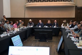 Gobernadora Maru Campos dialoga con productores de trigo en reunión con SADER