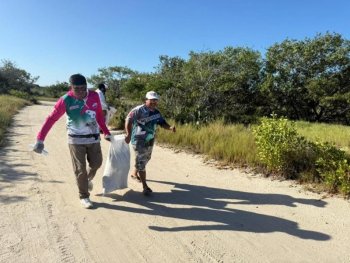 Retiran más de 33 toneladas de residuos de playas yucatecas durante el año