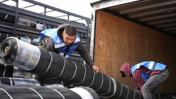 SDR entrega mallas antigranizo para proteger 210 hectáreas de huertas manzaneras en Chihuahua